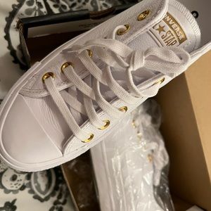 Womans leather platform converse